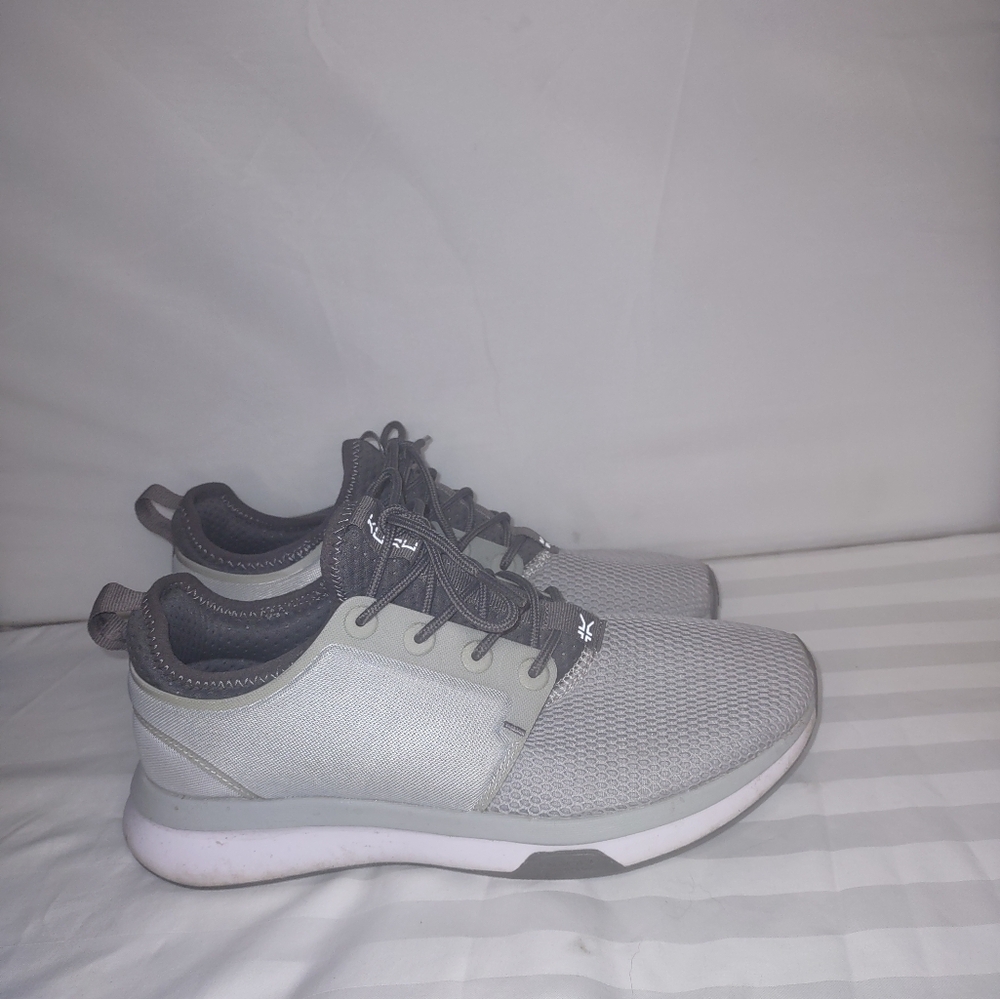 KURU Atom Cloud 8 Wide Gray white Mesh Running Shoes Athletic Sneakers womens